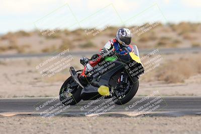 media/Nov-16-2025-Race Pace (Sun) [[8c5fa54630]]/Non Verified Riders (1st 20 Minutes)/5-Turn 15 (110pm)/